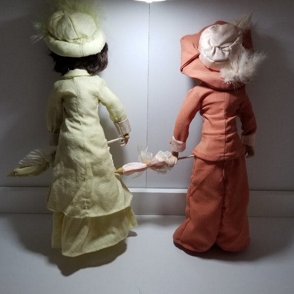 Set of two Collectible Memories Porcelain Dolls - Picture 3 of 9